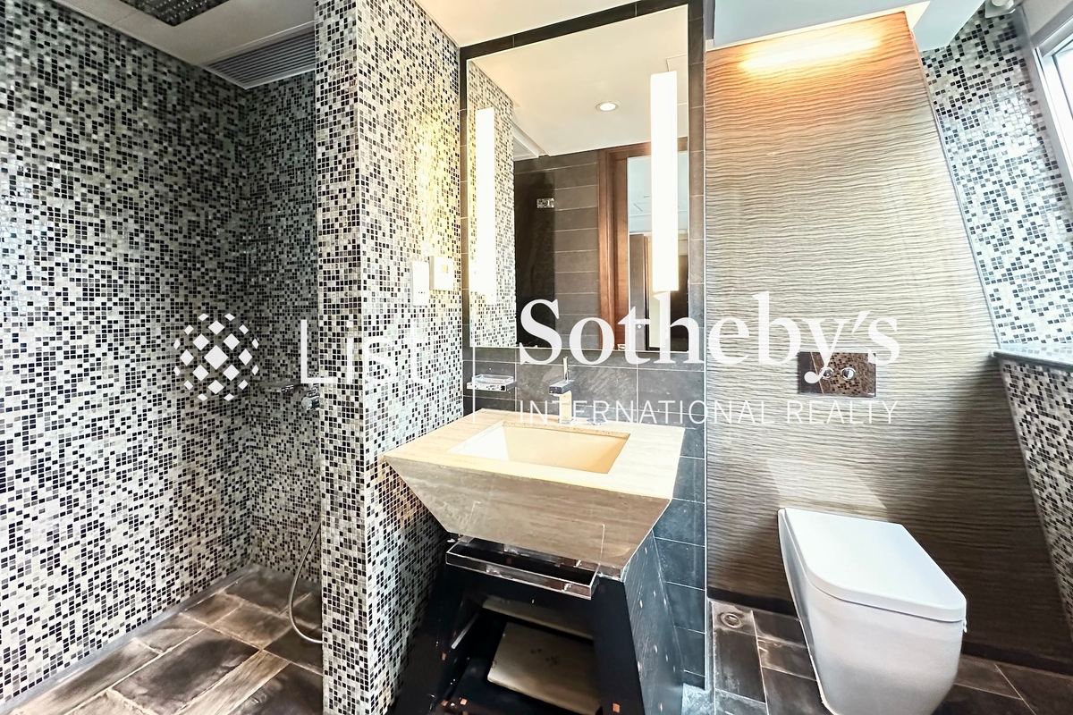The Lily The Lily | Third En-suite Bathroom
