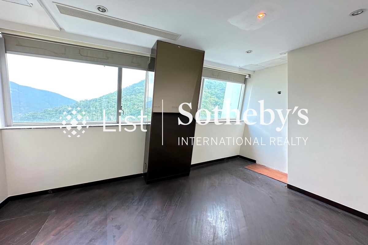 The Lily The Lily | Fifth Bedroom