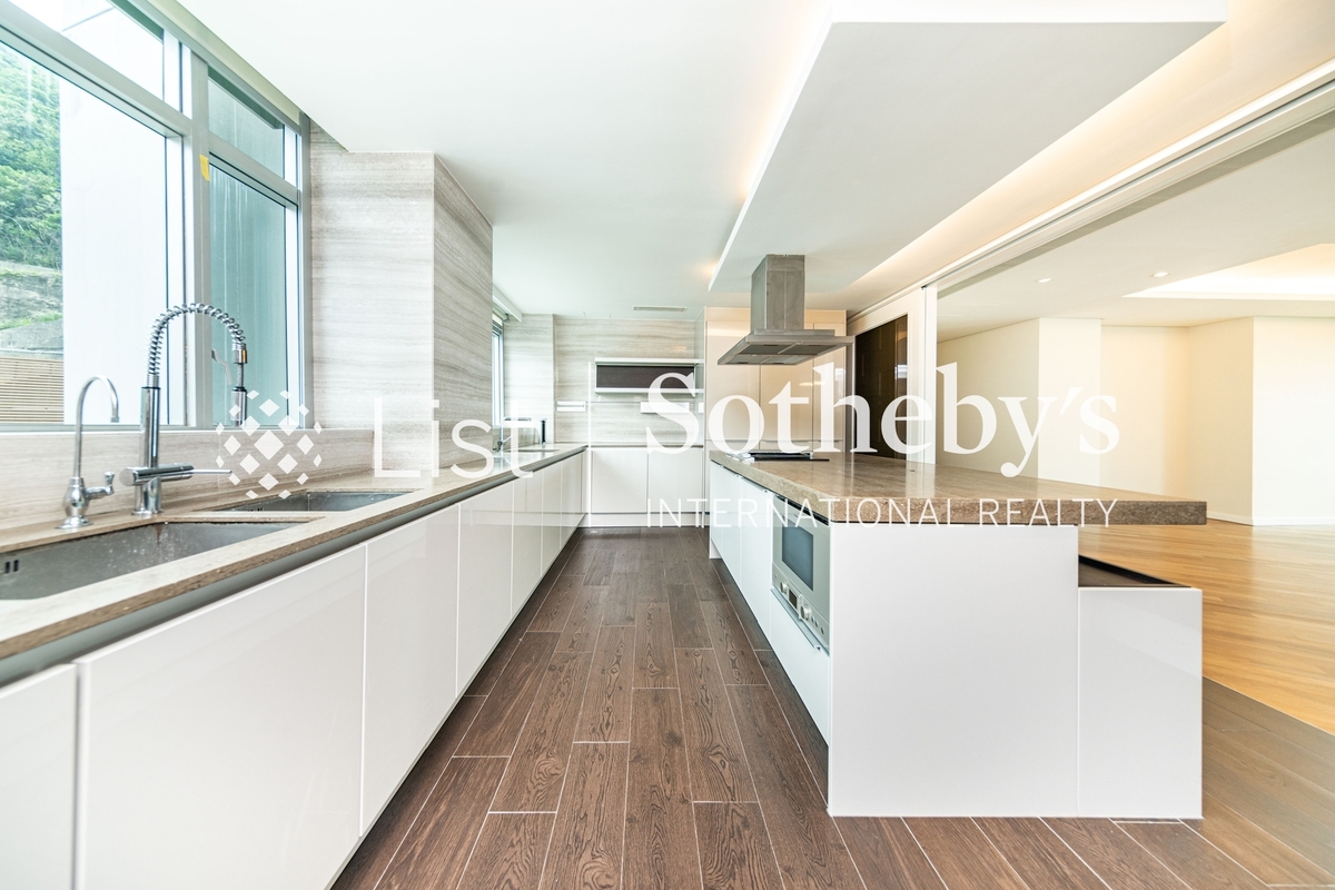 The Lily The Lily | Kitchen