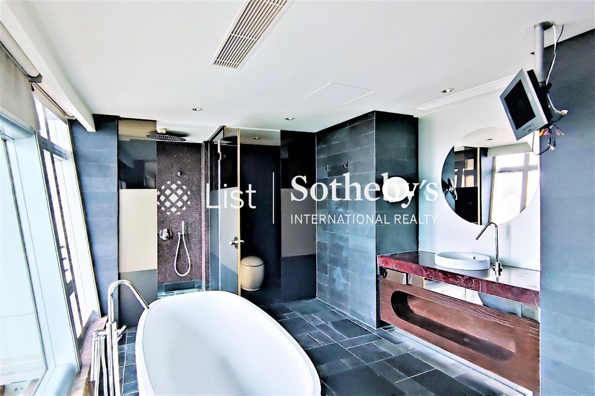 The Lily The Lily | Master Bathroom