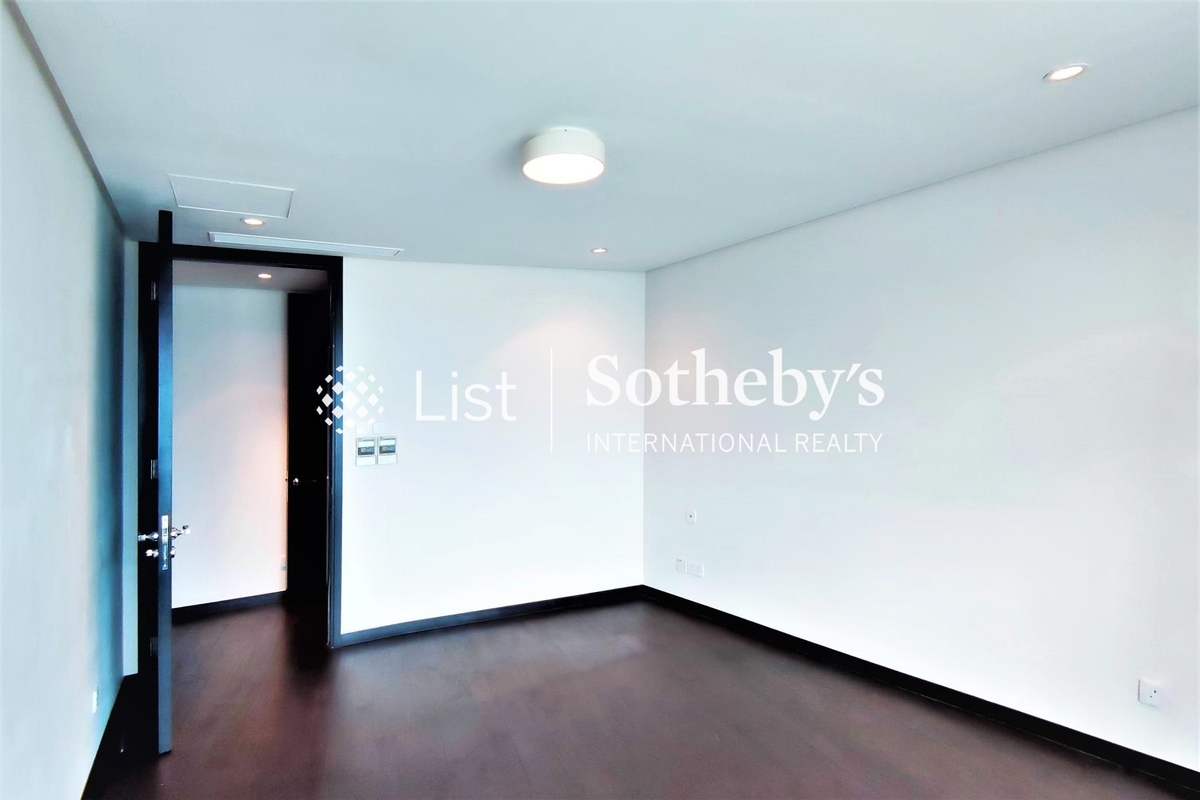 The Lily The Lily | Fourth Bedroom