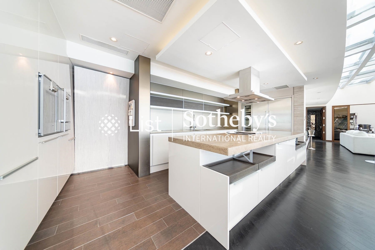 The Lily The Lily | Open Kitchen