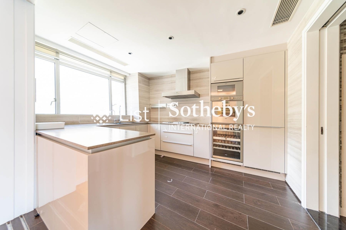 The Lily The Lily | Open Kitchen