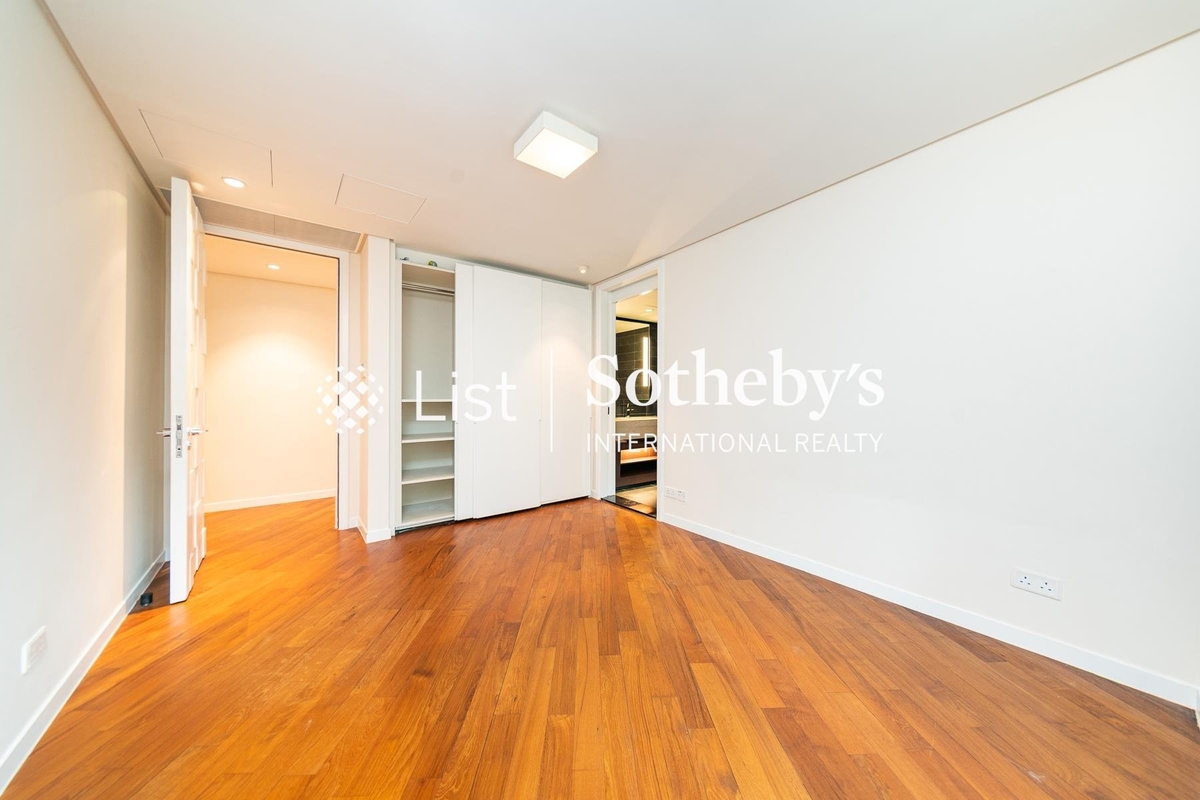 The Lily The Lily | Third Bedroom