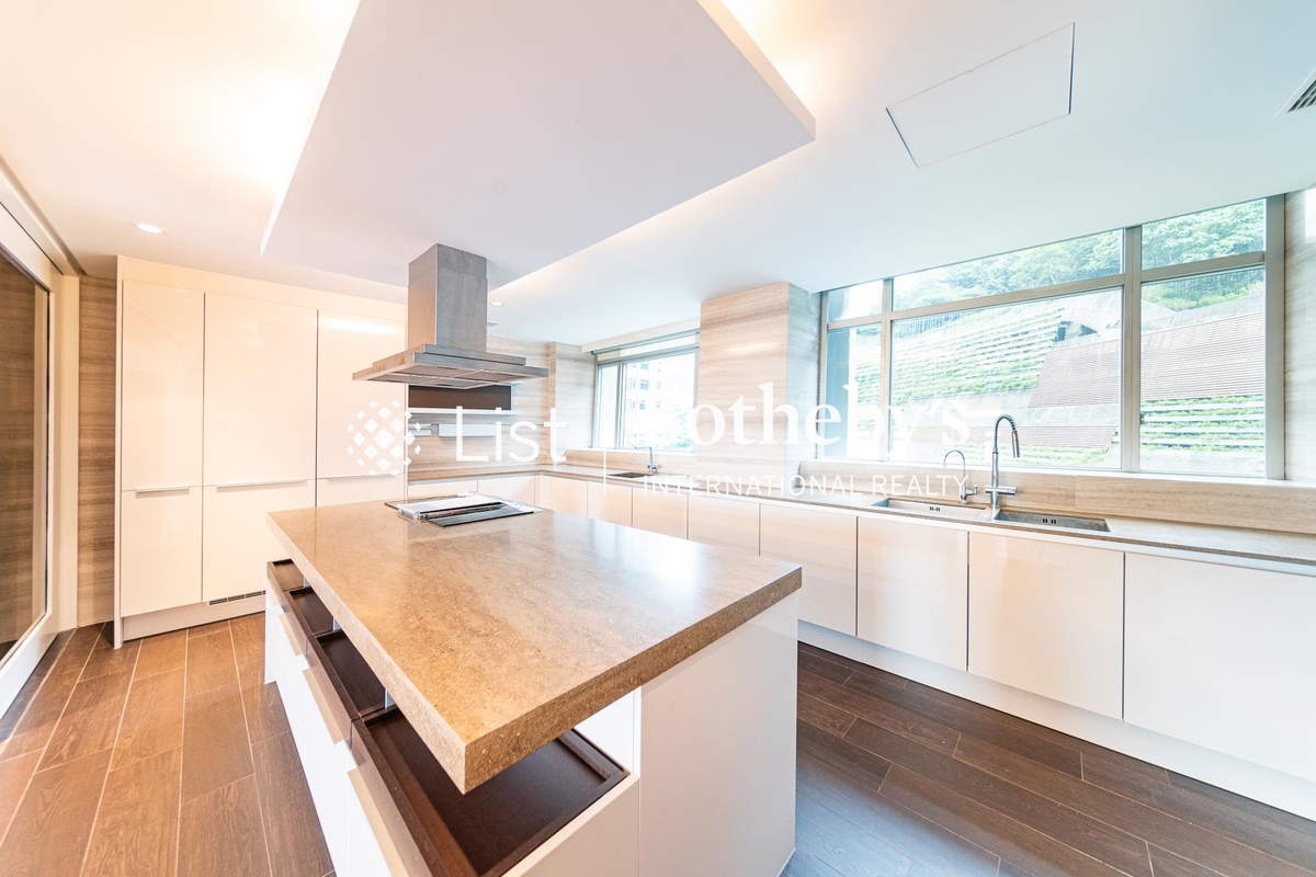 The Lily The Lily | Kitchen