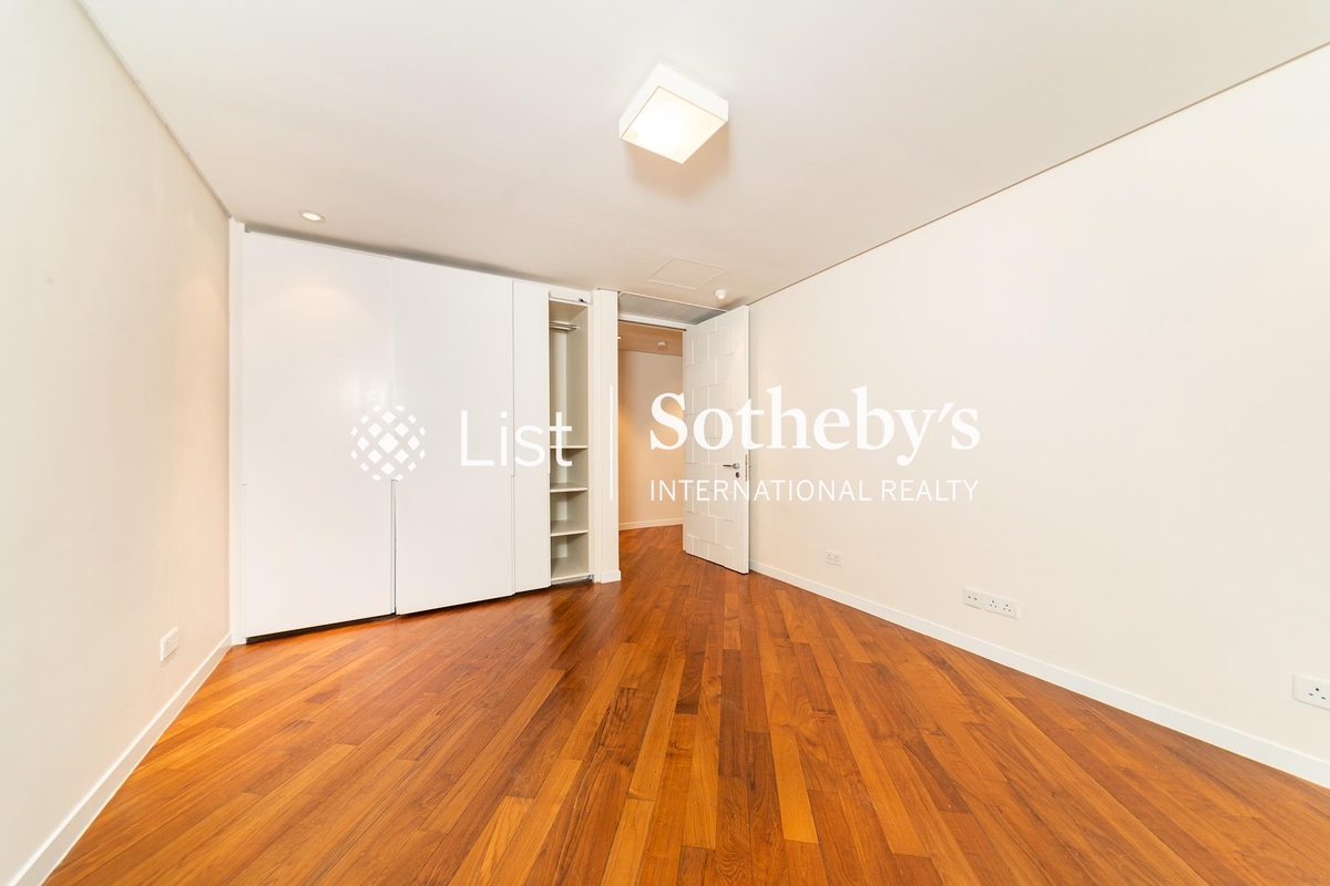 The Lily The Lily | Fourth Bedroom