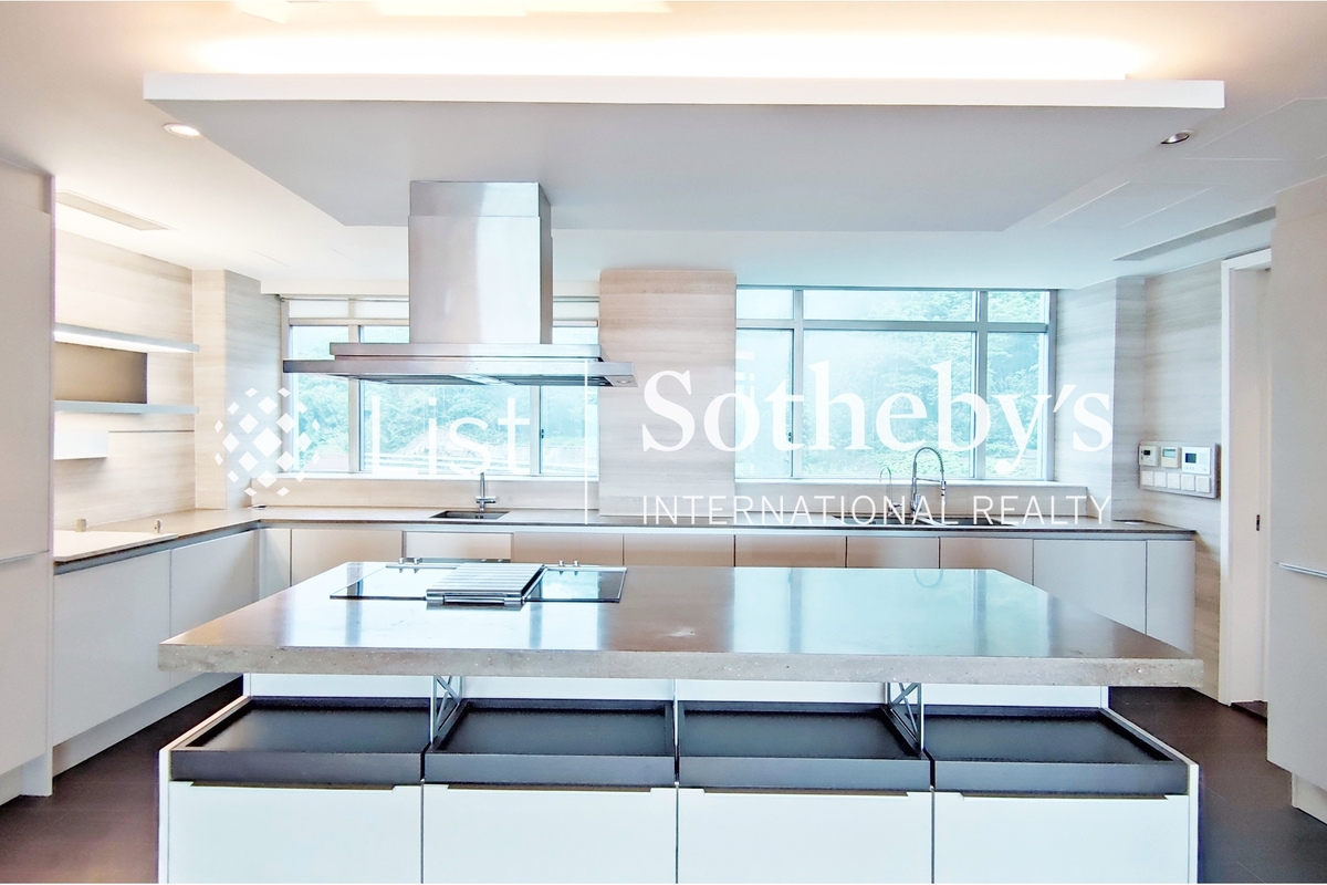 The Lily The Lily | Open Kitchen