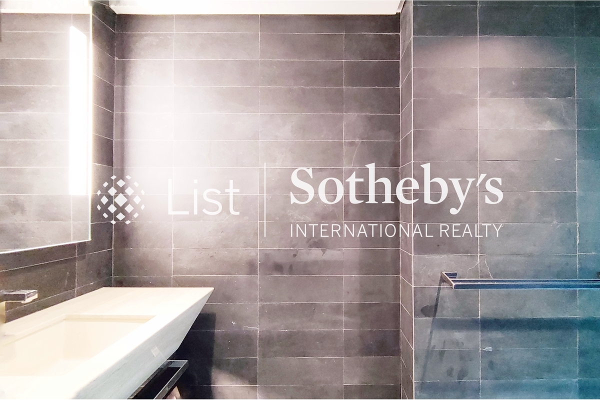 The Lily The Lily | Second En-suite Bathroom