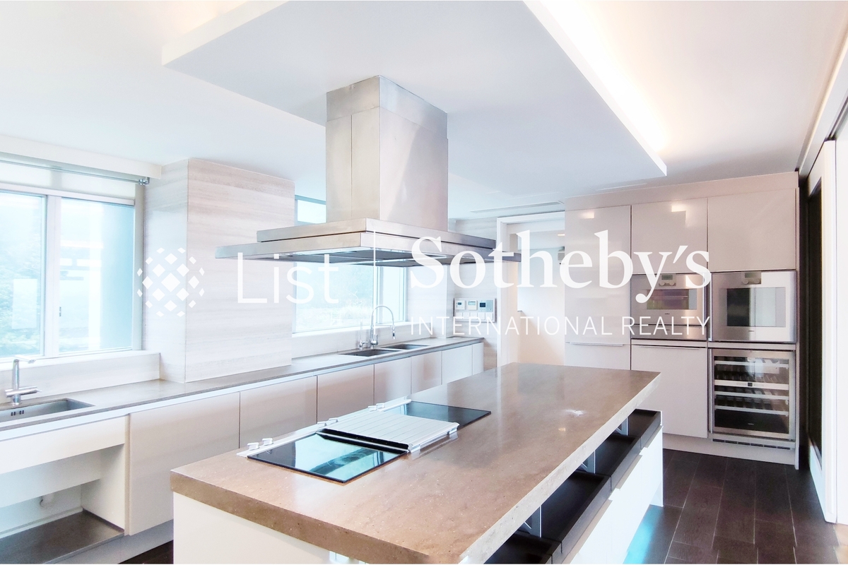 The Lily The Lily | Open Kitchen