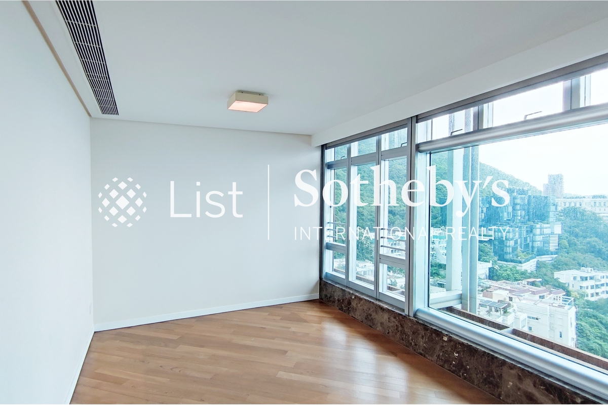 The Lily The Lily | Fourth Bedroom