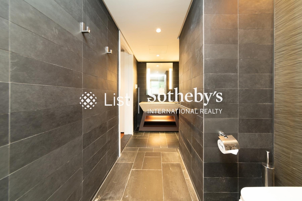 The Lily The Lily | Second En-suite Bathroom