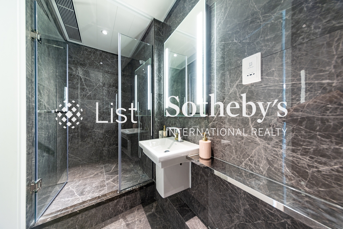 The Lily The Lily | Second En-suite Bathroom