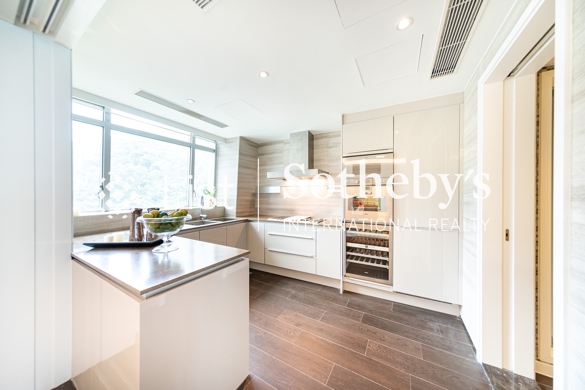 The Lily The Lily | Kitchen