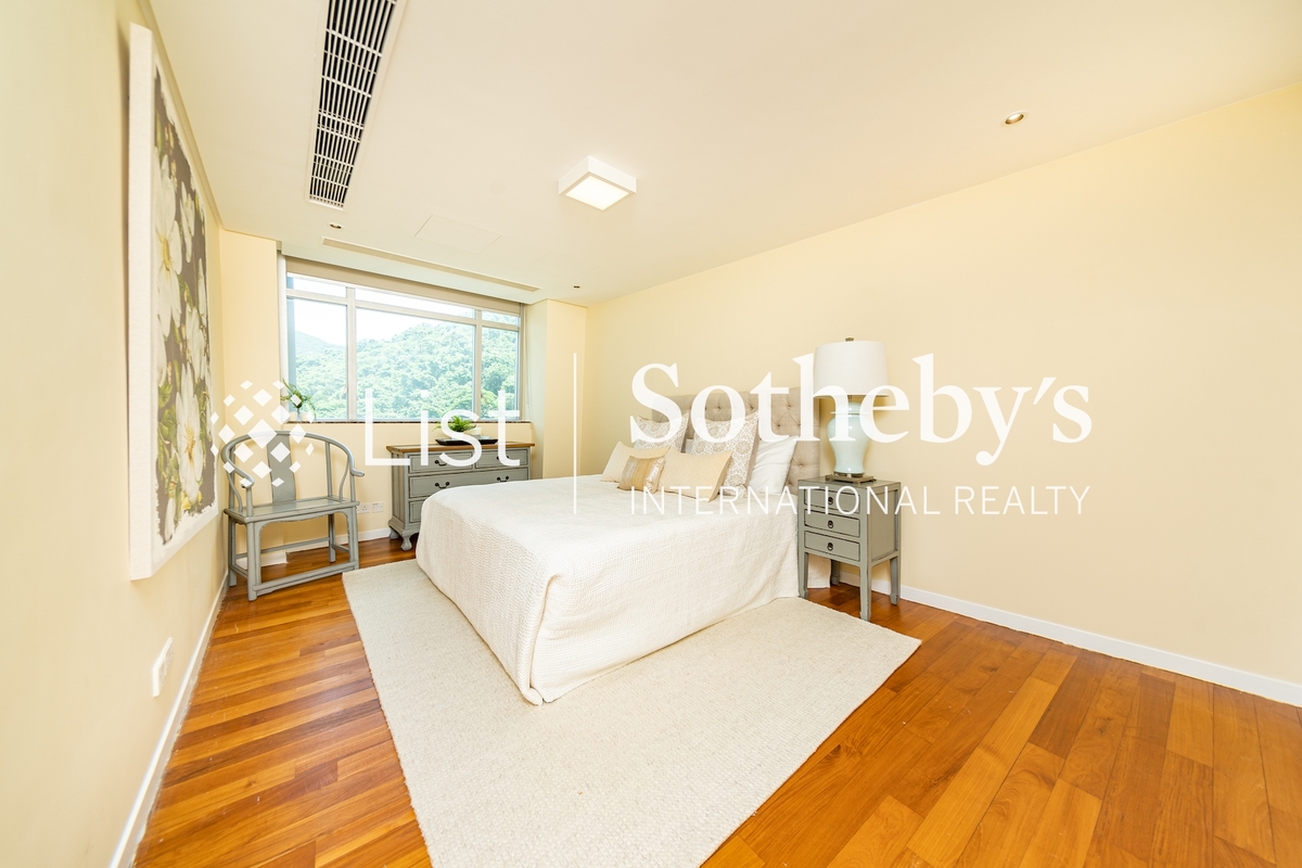 The Lily The Lily | Fourth Bedroom