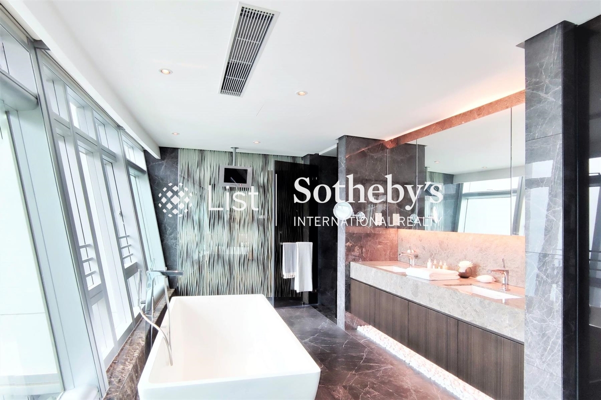 The Lily The Lily | Master Bathroom