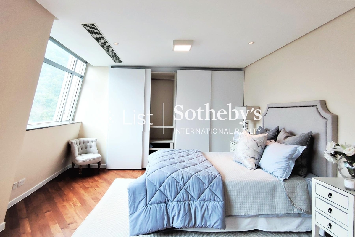 The Lily The Lily | Third Bedroom