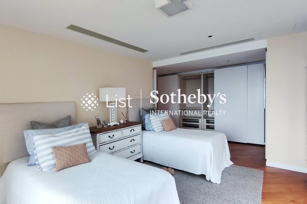 The Lily The Lily | Second Bedroom