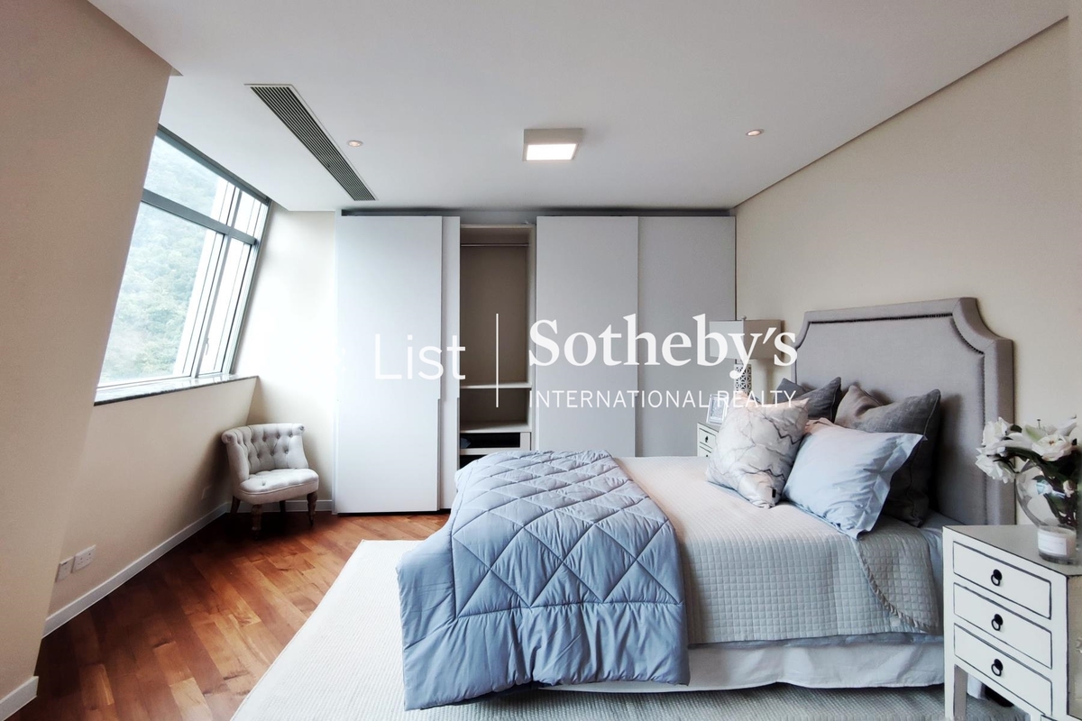 The Lily The Lily | Third Bedroom