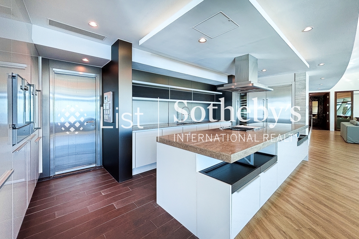 The Lily The Lily | Open Kitchen