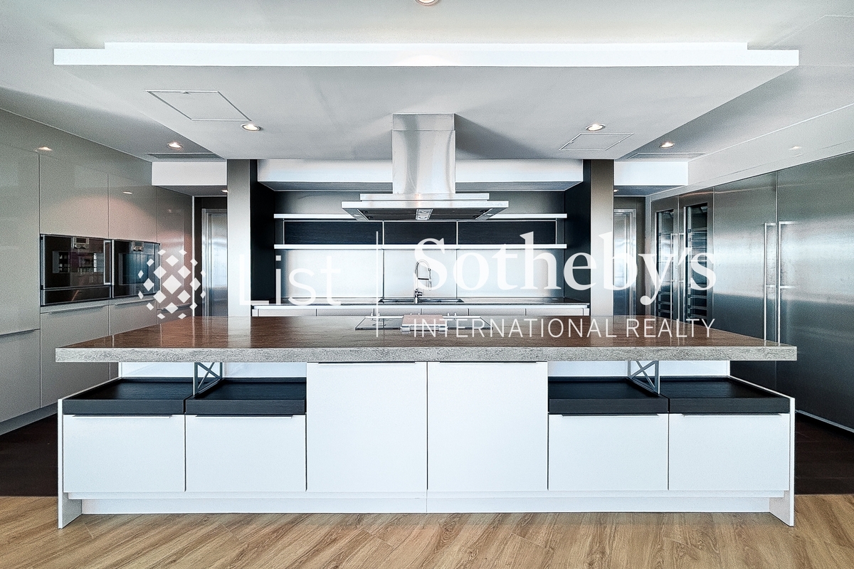 The Lily The Lily | Open Kitchen