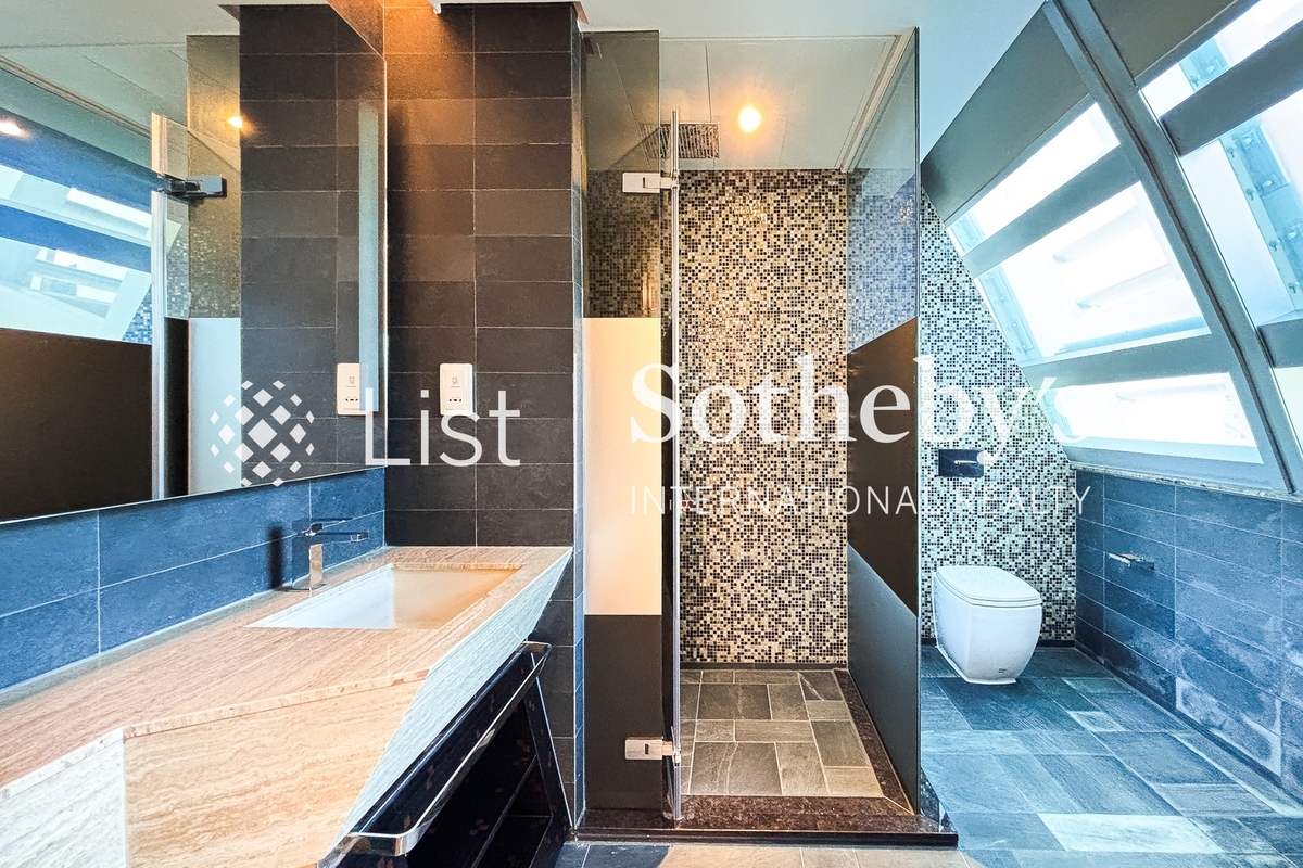 The Lily The Lily | Third En-suite Bathroom