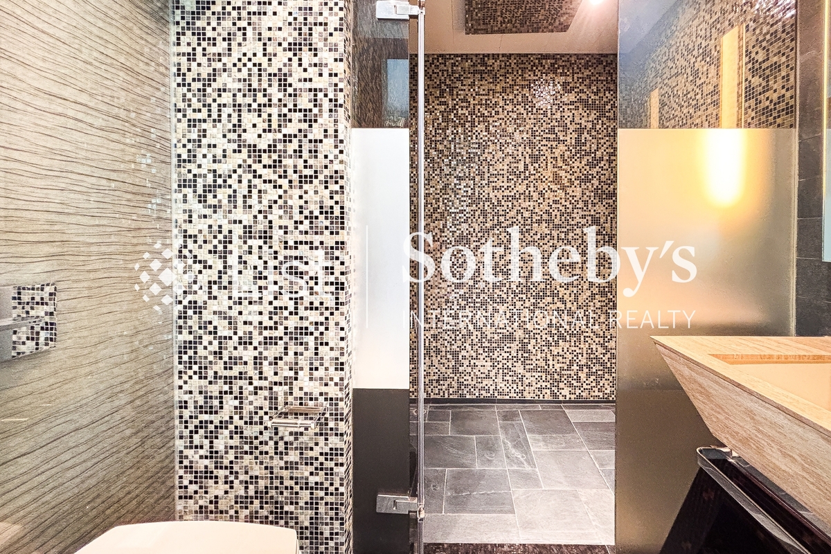 The Lily The Lily | Second En-suite Bathroom