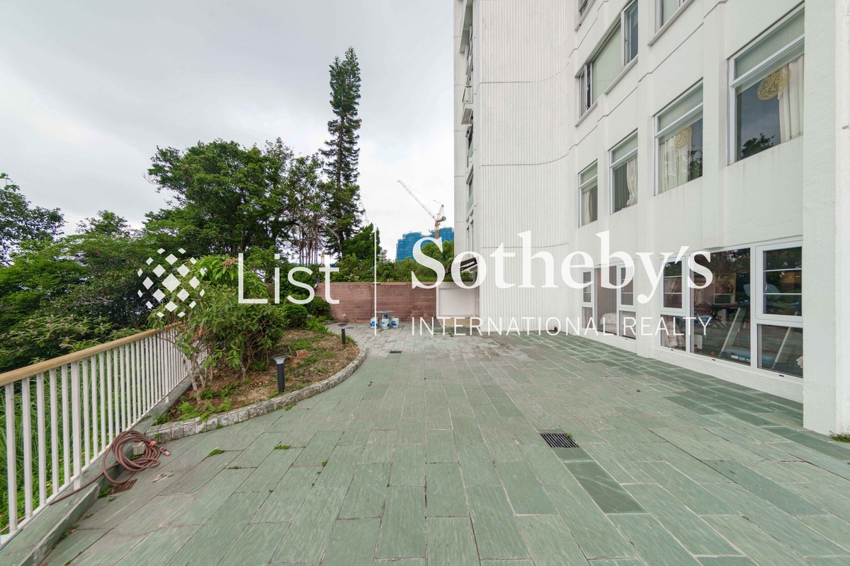 Guildford Court 僑福道5號 | Private Terrace off Living and Dining Room