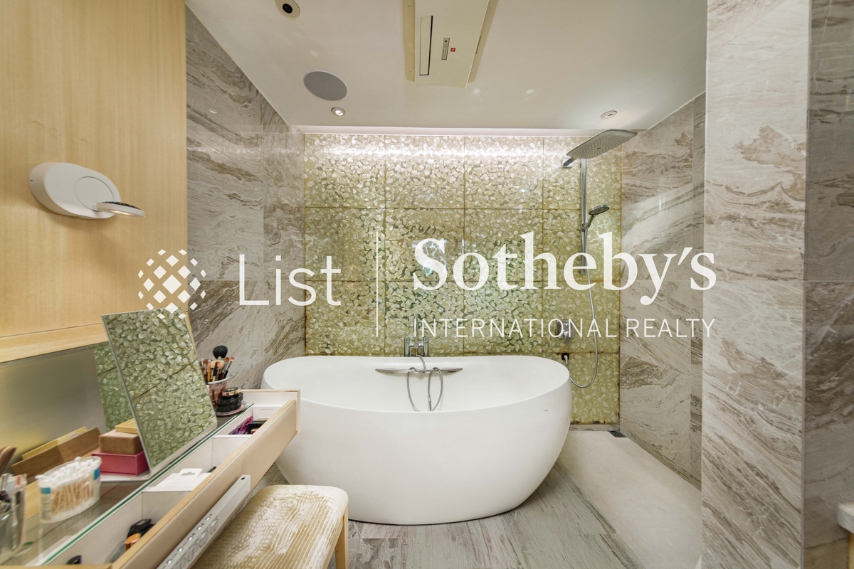 Guildford Court 僑福道5號 | Master Bathroom