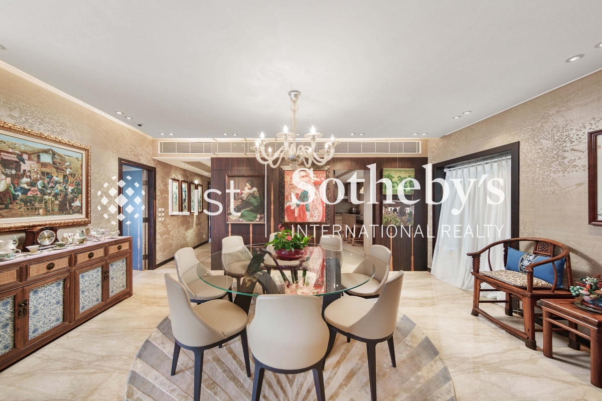 Guildford Court 僑福道5號 | Living and Dining Room