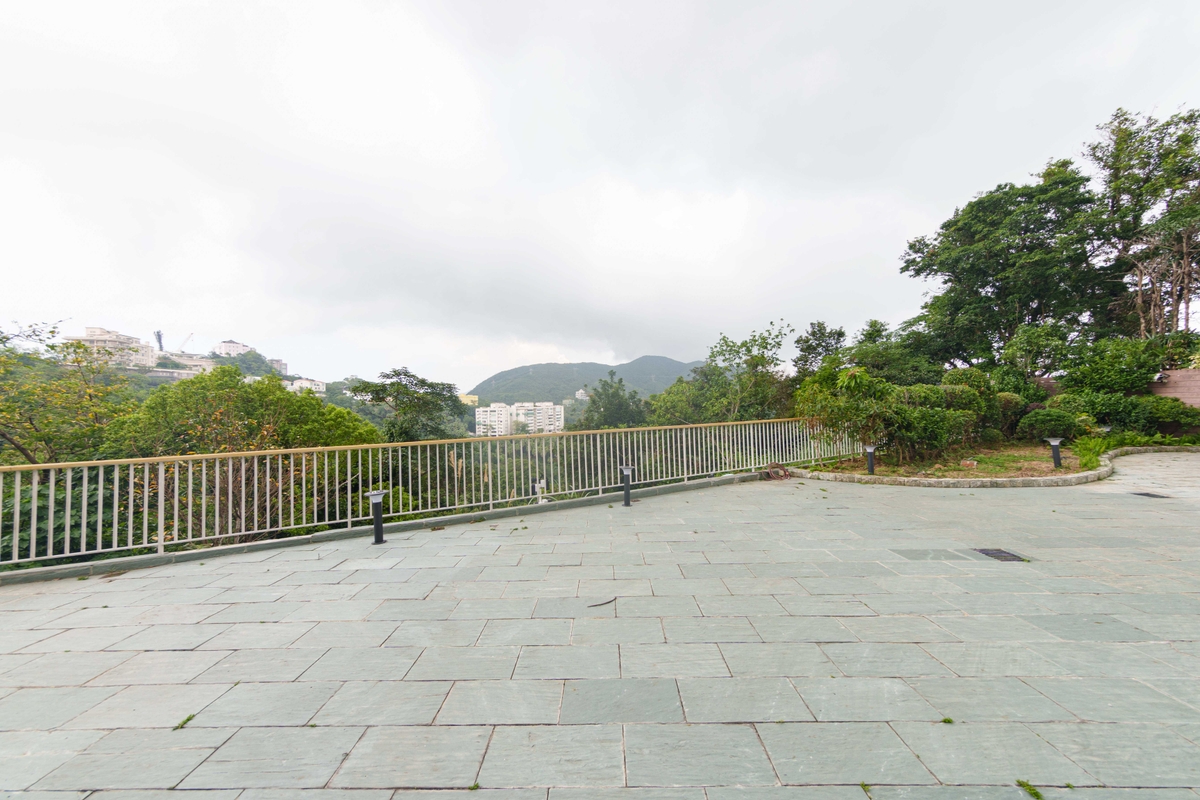 Guildford Court 僑福道5號 | Private Terrace off Living and Dining Room