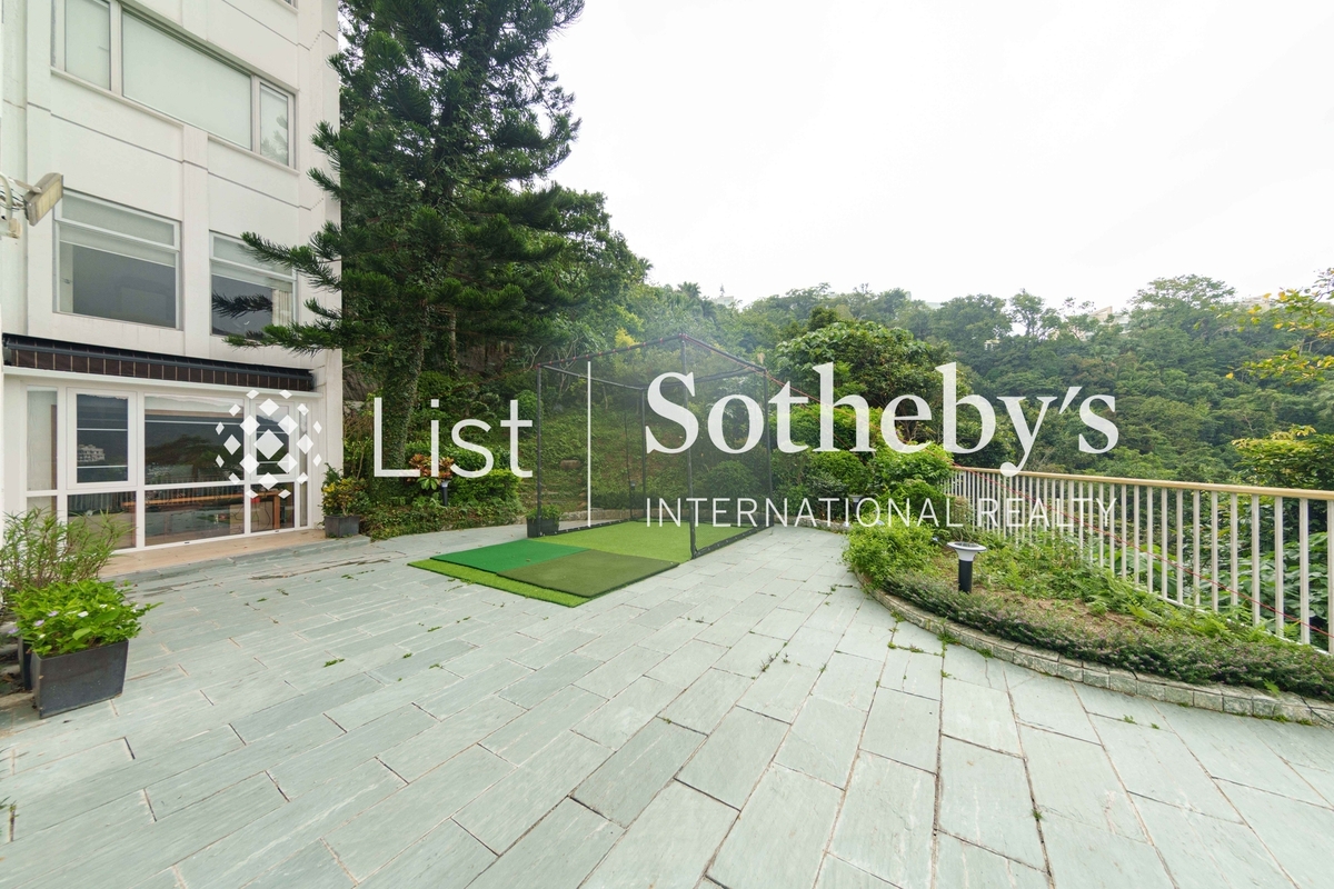 Guildford Court 僑福道5號 | Private Terrace off Living and Dining Room