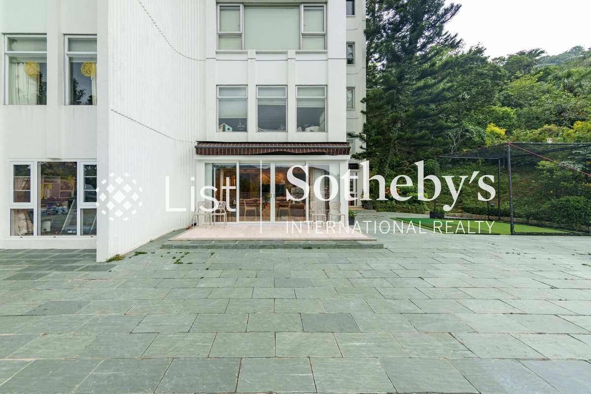 Guildford Court 僑福道5號 | Private Terrace off Living and Dining Room