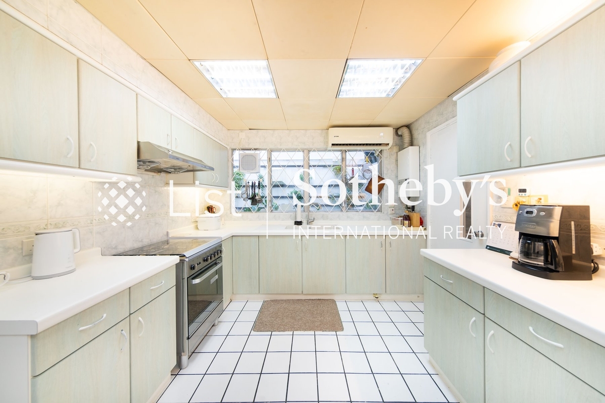 Guildford Court 僑福道5號 | kitchen