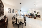 Guildford Court 僑福道5號 | Living and Dining Room