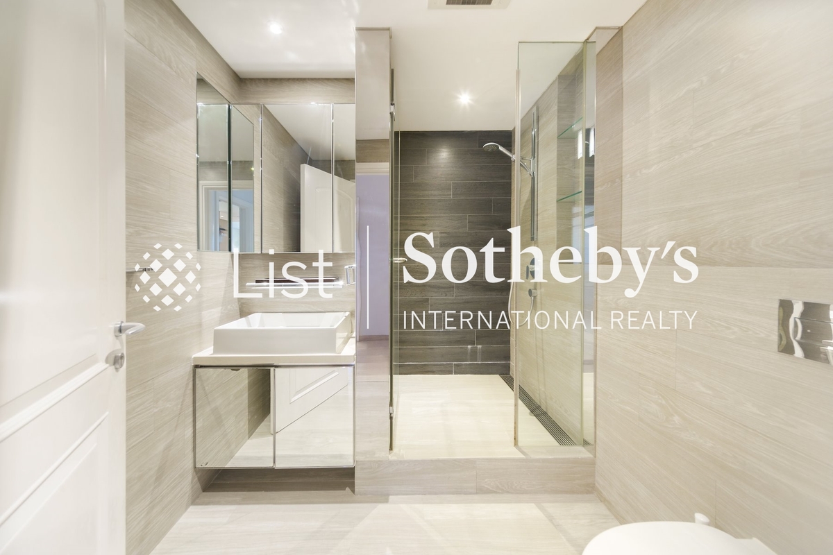 Guildford Court 僑福道5號 | Master Bathroom