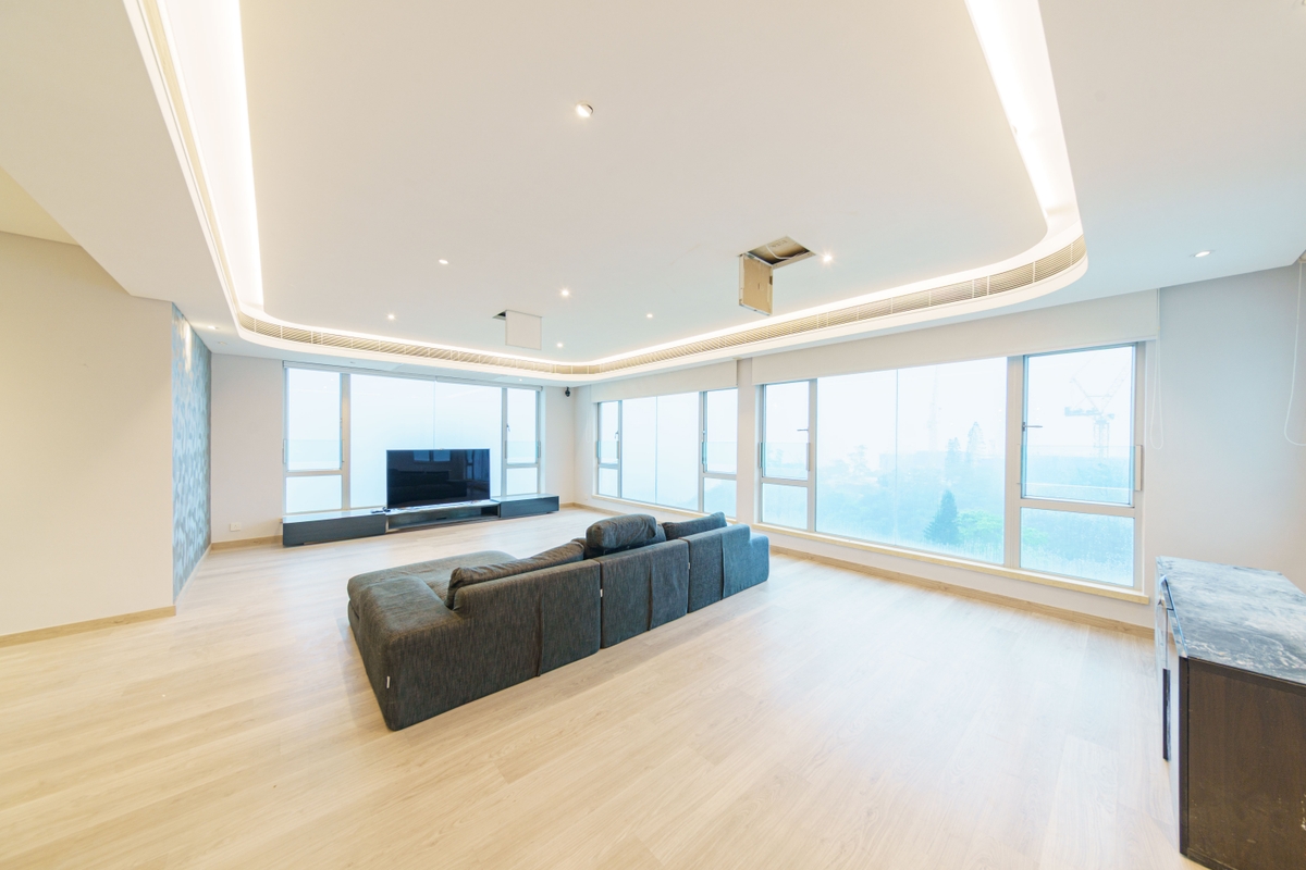 Guildford Court 僑福道5號 | Living and Dining Room