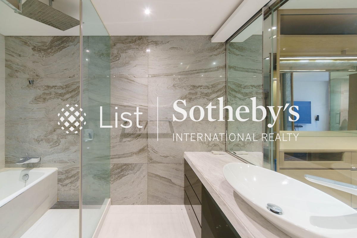 Guildford Court 僑福道5號 | Master Bathroom