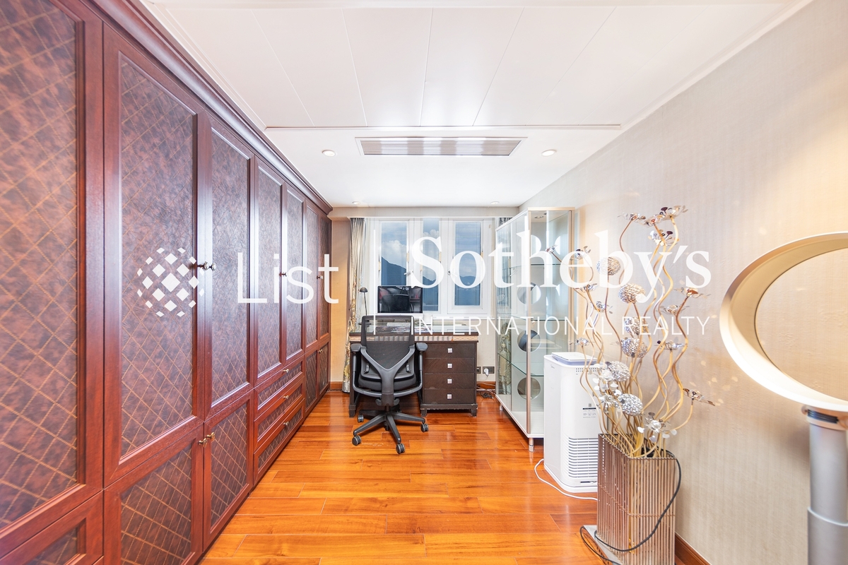 Repulse Bay Belleview Garden 淺水灣麗景花園 | Study room in Master Bedroom