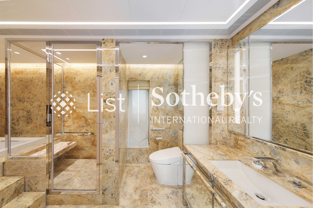 Haking Mansions Haking Mansions | Master Bathroom