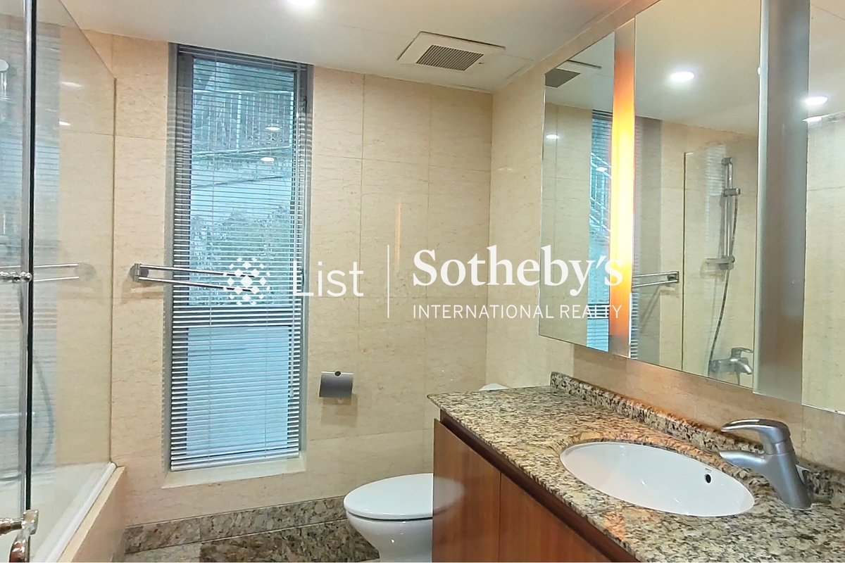 Haking Mansions Haking Mansions | Master Bathroom