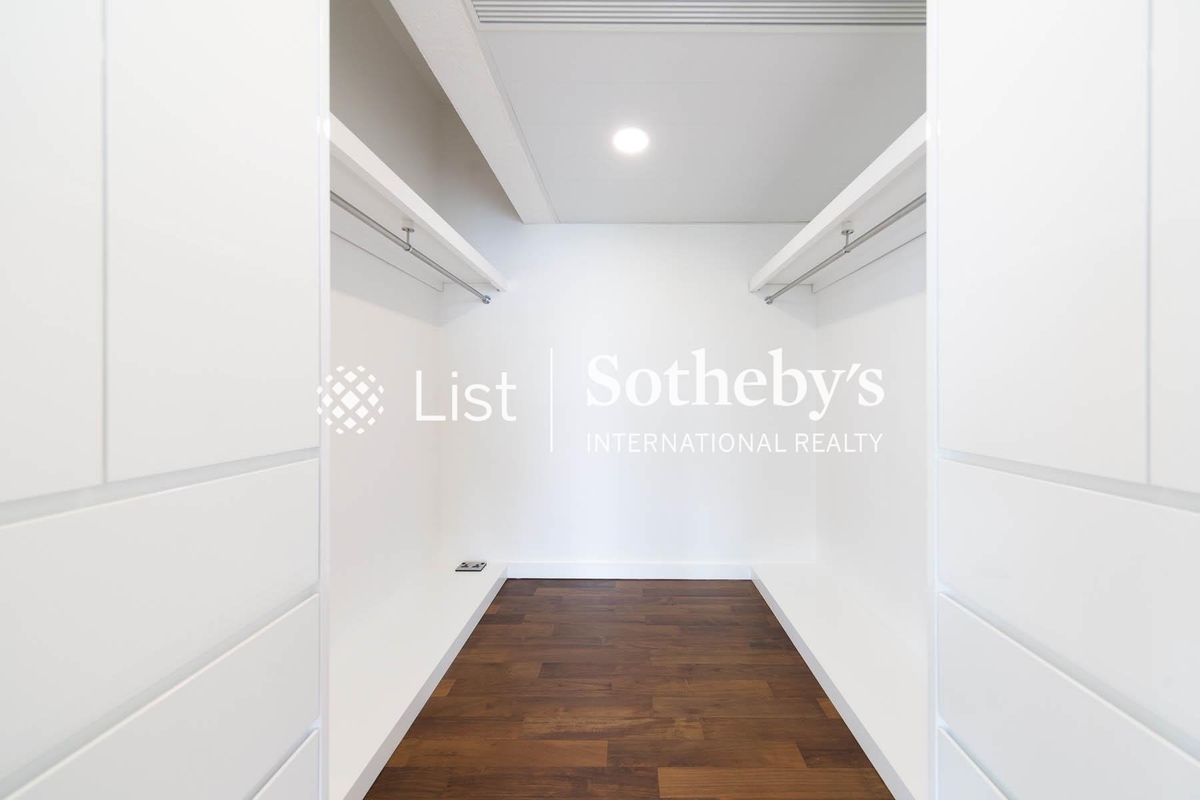 Haking Mansions Haking Mansions | Walk-in Closet in Master Bedroom