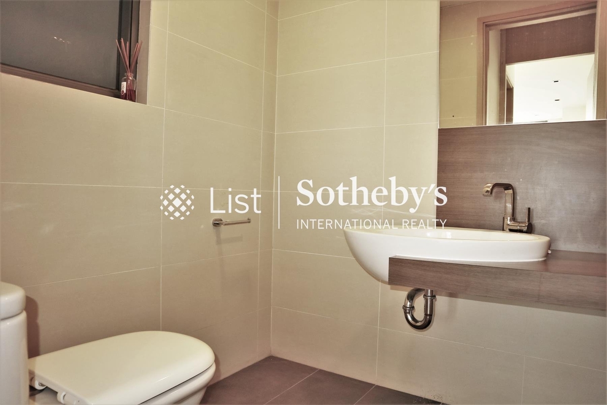 Villa De Victoria 維景山莊 | Guest Powder Room