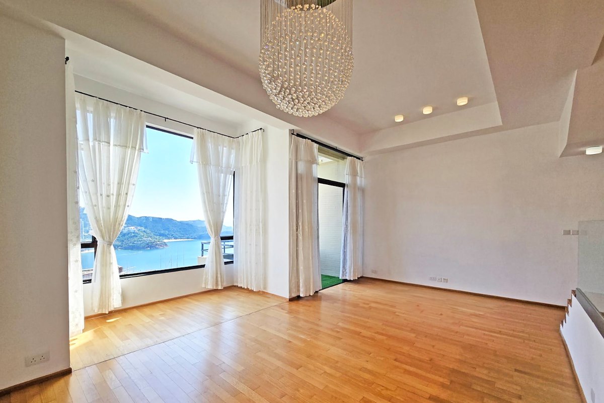 The Beachfront 璧池 | Living Room