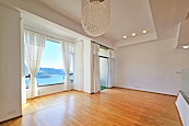 The Beachfront 璧池 | Living Room