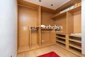 The Beachfront 璧池 | Walk-in Closet in Master Bedroom