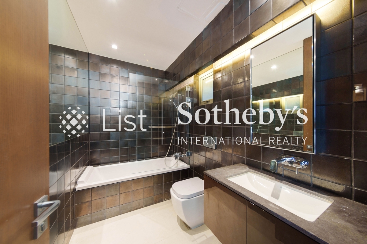 The Beachfront 璧池 | Third Bathroom