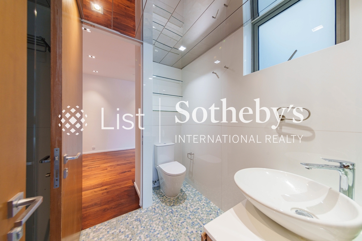 The Beachfront 璧池 | Second Bathroom