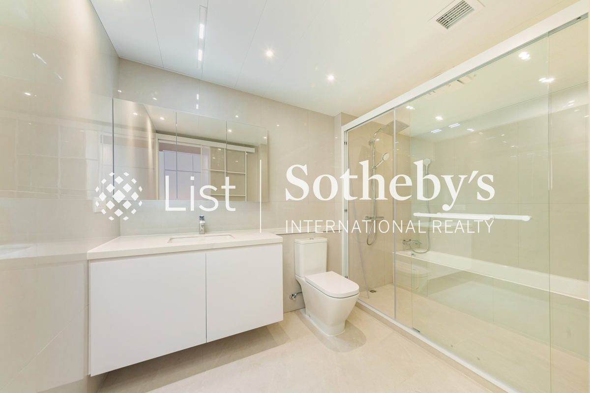 The Beachfront 璧池 | Master Bathroom