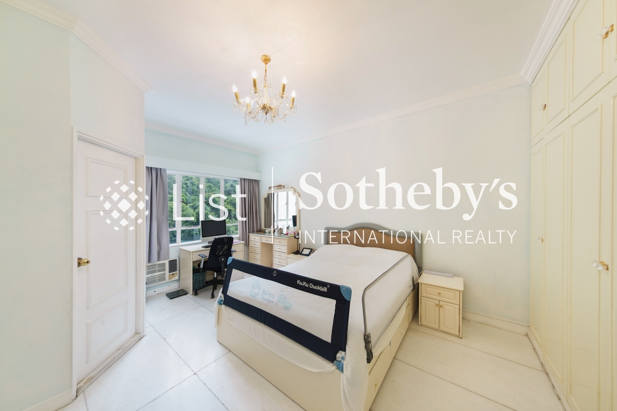 Woodland Heights 怡園 | Fourth En-suite Bedroom