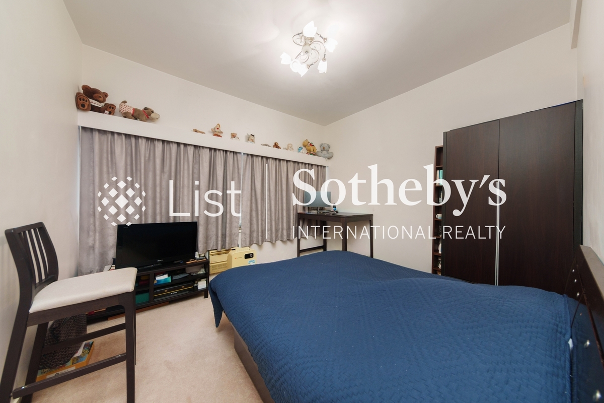 Woodland Heights 怡園 | Third En-suite Bedroom